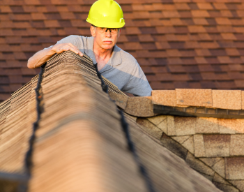 West Des Moines best roofer inspecting a roof